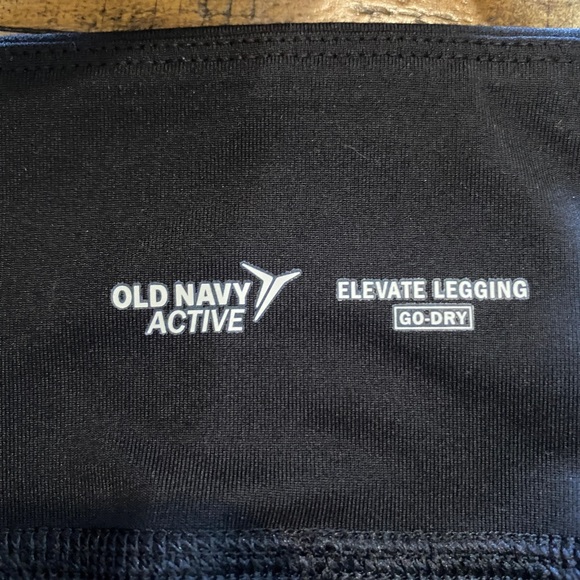 NWT Old Navy Active Elevate Capri Leggings Crop Mid Rise Solid Black Womens Med - Picture 7 of 10